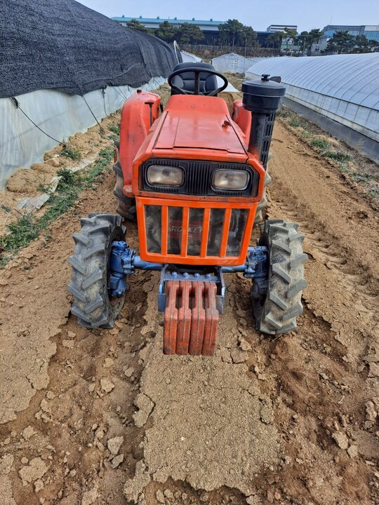 대동 트랙터 L2202-4WD (22마력) 전체.부분적으로