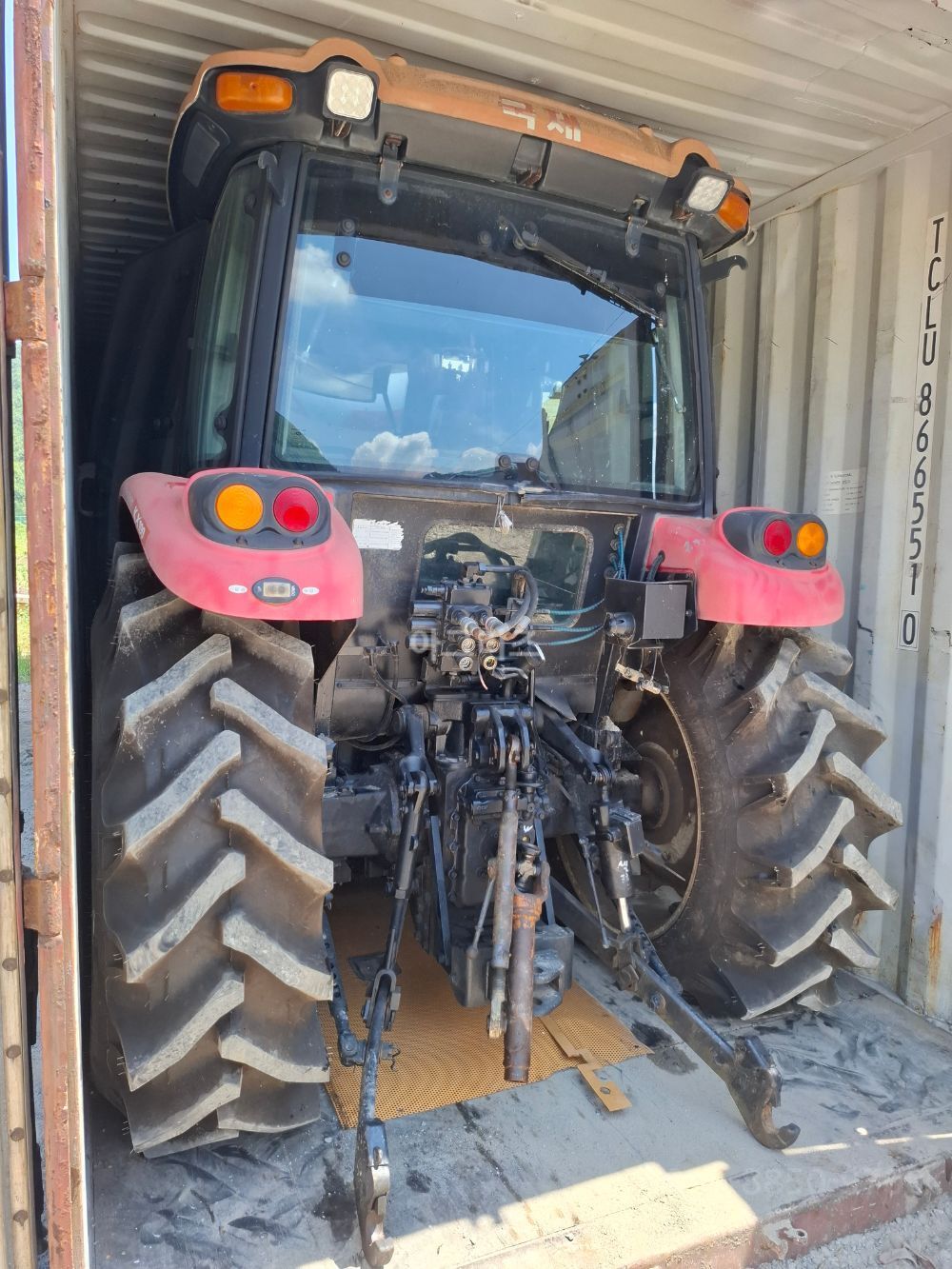 Kukje Tractor LUXEN1100E (111hp) 뒤우측면