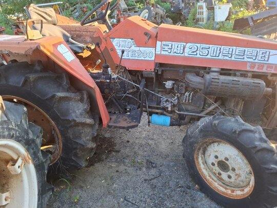 국제 트랙터 KTE230 (25마력) 부분적으로 