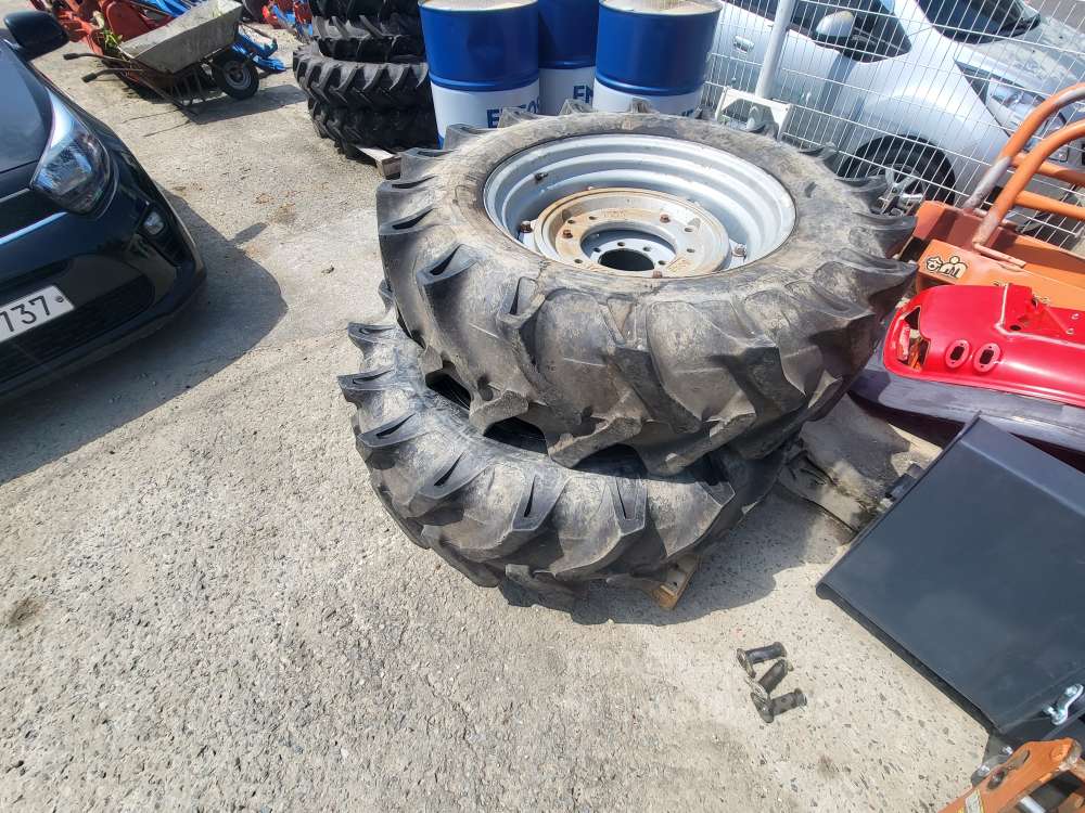 TYM Tractor 트랙터  14.9-30 WheelTire 사진2
