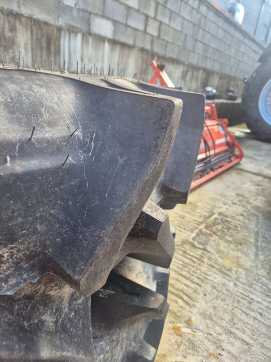  13.6-28 13.6-28  Tire