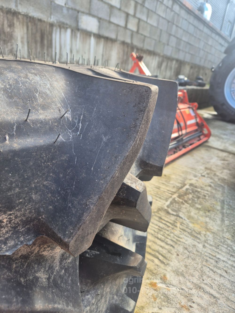 타이어 13.6-28 13.6-28