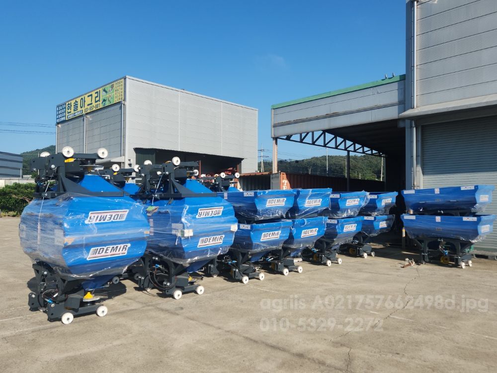  Fertilizer Spreader 1000리터  뒤우측면