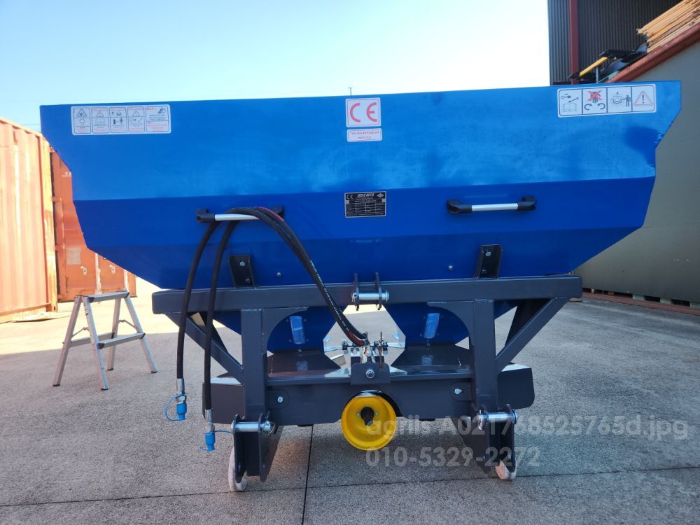  Fertilizer Spreader 비료1000L,1200L  뒤우측면