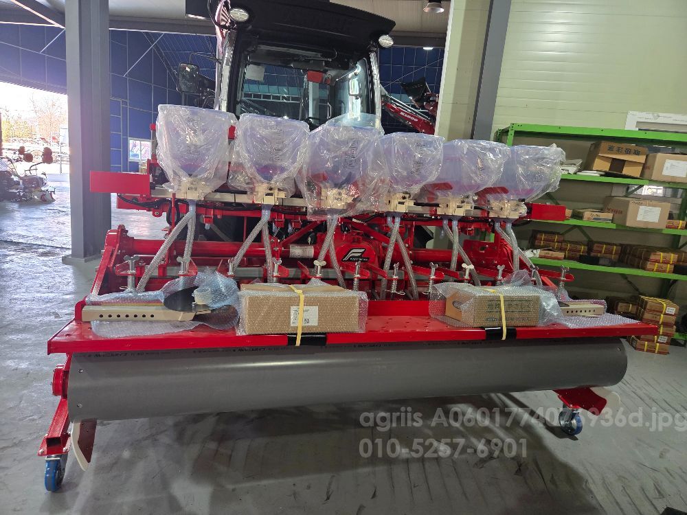 니플로  직파기(벼)건답직파,보리,콩,매밀 SR240H 12조 직파기 뒤우측면