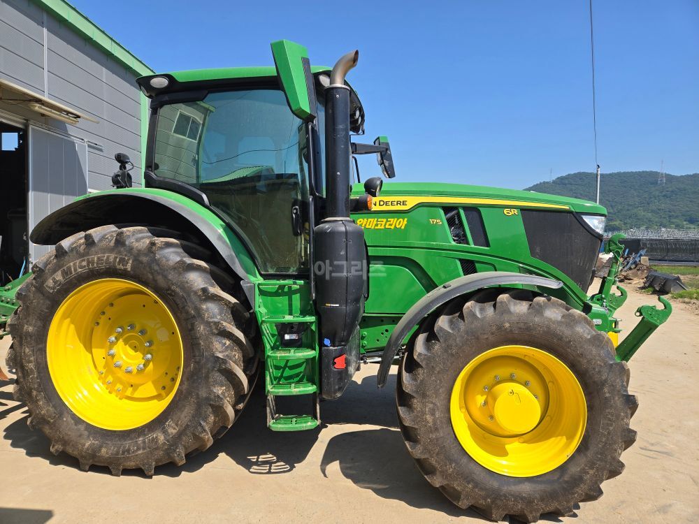 Yanmar Tractor 617R-APT (175hp)