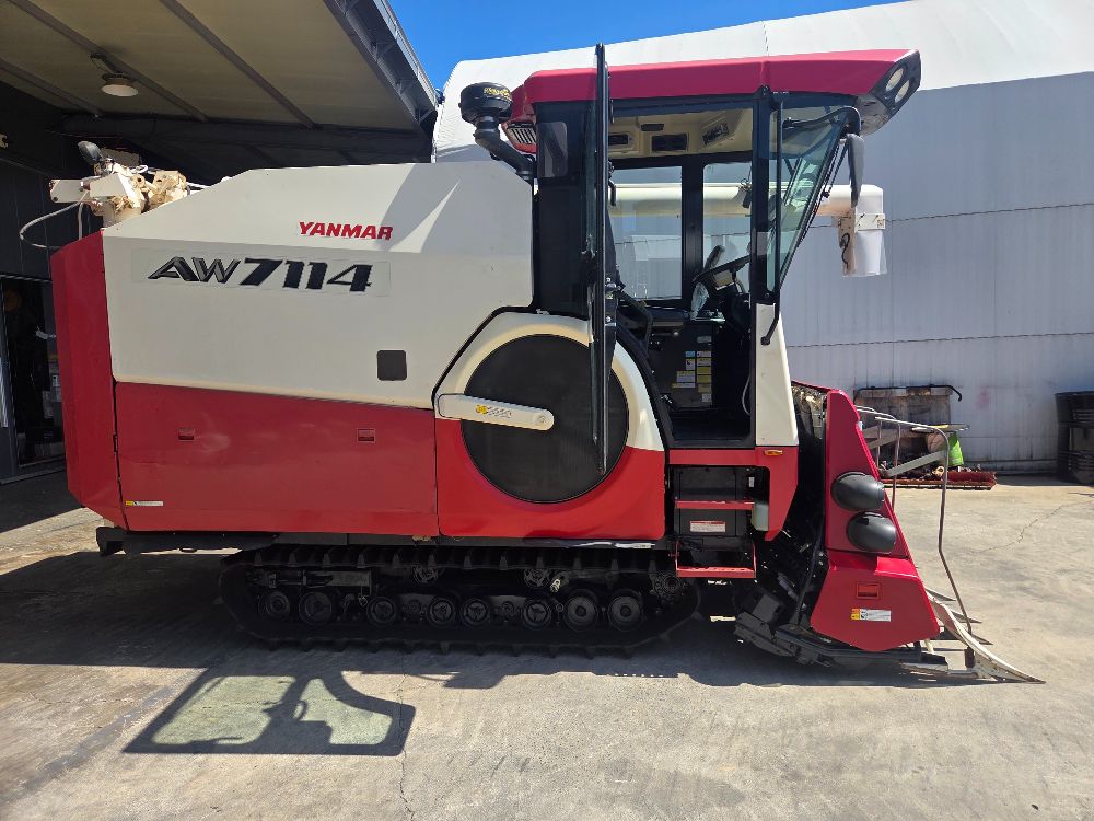Yanmar Combine Harvester AW7114 (7Rows) 뒤우측면