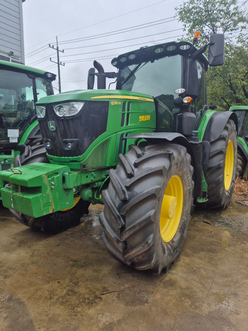 JohnDeere Tractor 6250R (250hp)