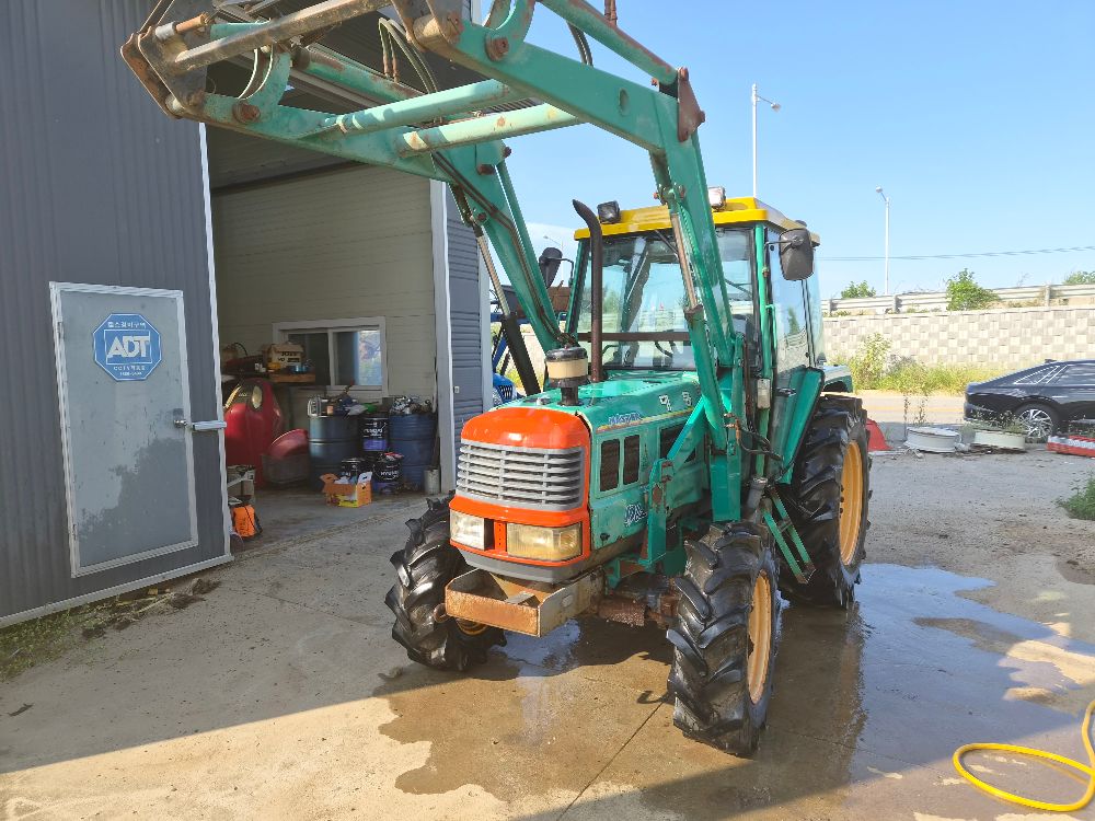 Daedong Tractor D62 (62hp)
