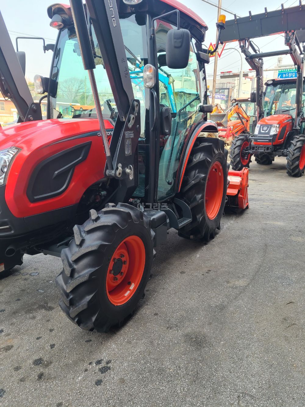 대동 트랙터 DK450 (45마력) 뒤우측면