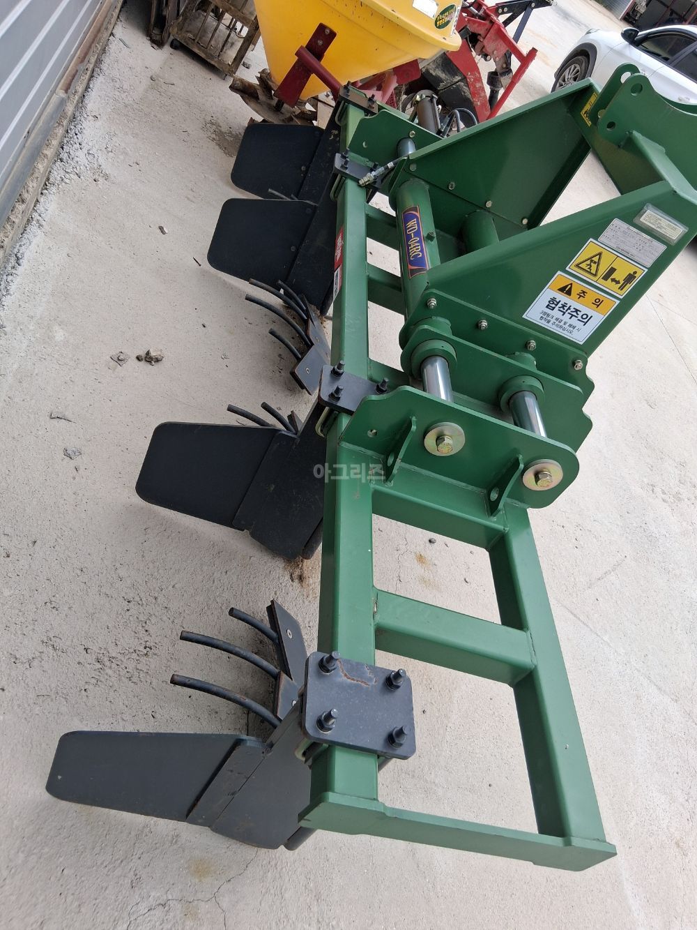 위캔 글로벌 땅속작물수확기 WD-04RC 뒤우측면