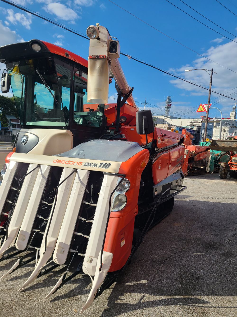 Daedong Combine Harvester DXM110GC (6Rows) 뒤우측면