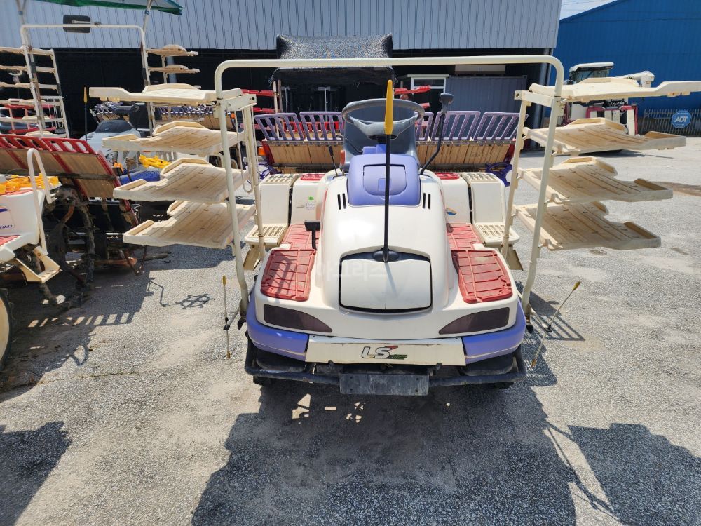LS Rice transplanter LV6 (6Rows)