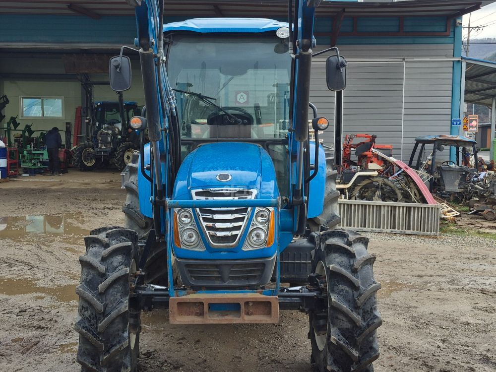 LS Tractor XU6168 (68.9hp)
