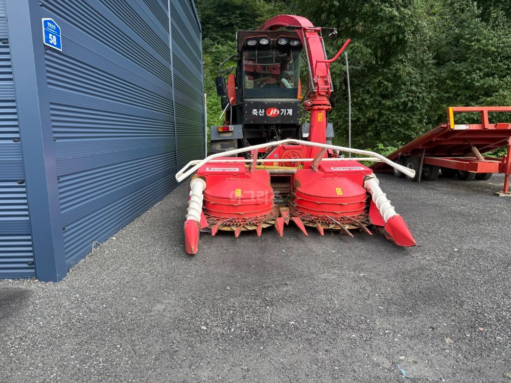  Corn Harvester 2200 