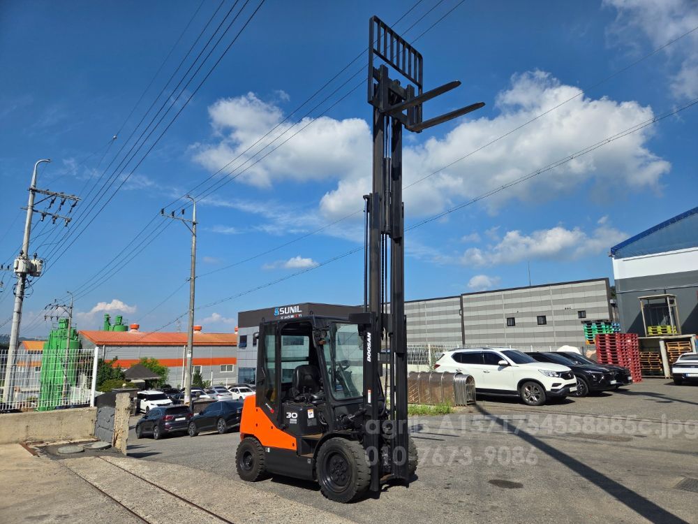  지게차 두산 3톤 3단마스트 디젤D30S-5 (3톤)