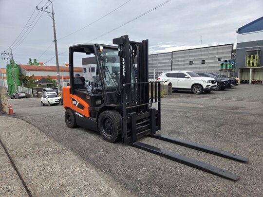 두산 지게차 D33S-7 (3.3톤)