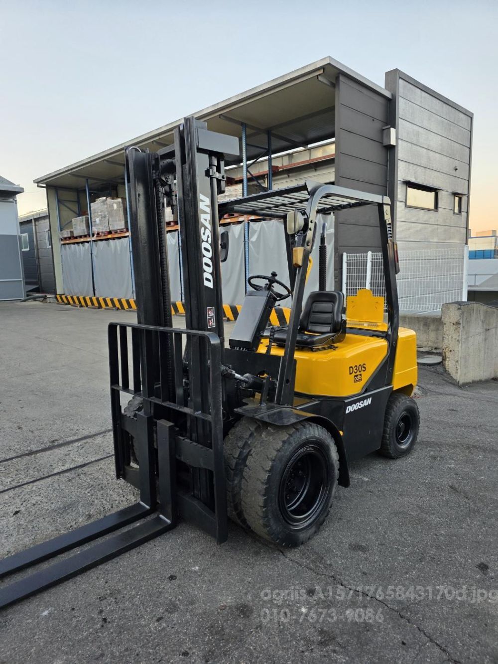  Forklift D30S (3.0톤) 뒤우측면