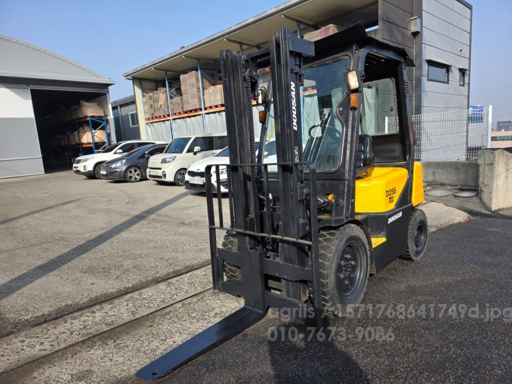 Doosan Forklift D25S-3 (2.5톤) 뒤우측면