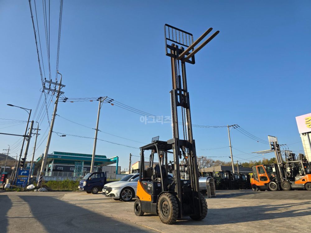 두산 지게차 D20S-5 (2톤) 뒤우측면