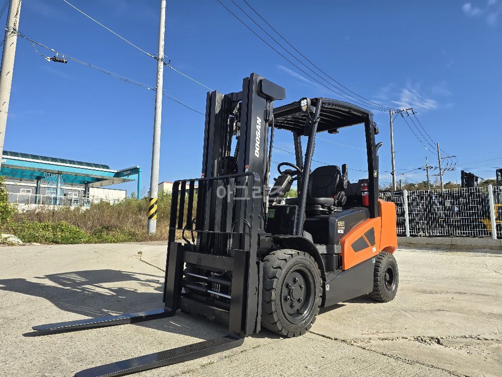 Doosan Forklift D30SE-9 (3톤) 뒤우측면