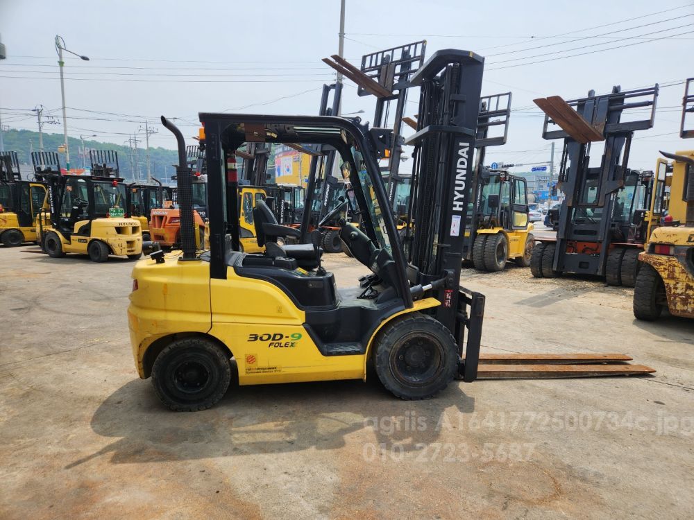 현대 지게차 30D-9 (2.98톤)