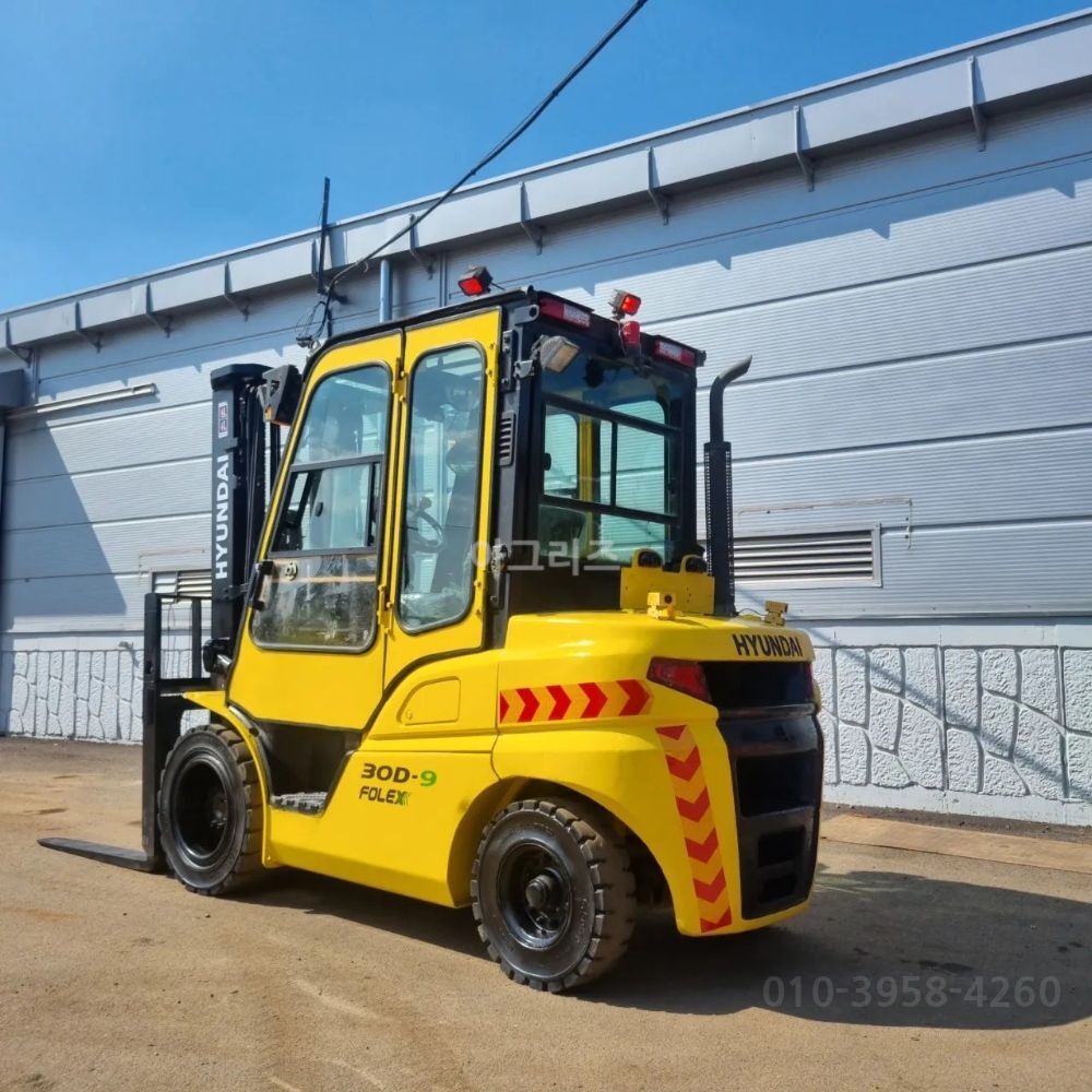 Hyundai Forklift 30D-9 (3톤) 뒤우측면