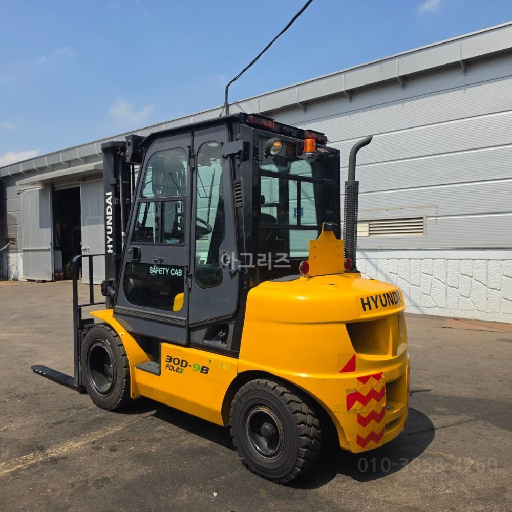 Hyundai Forklift 30D-9B (3톤) 뒤우측면