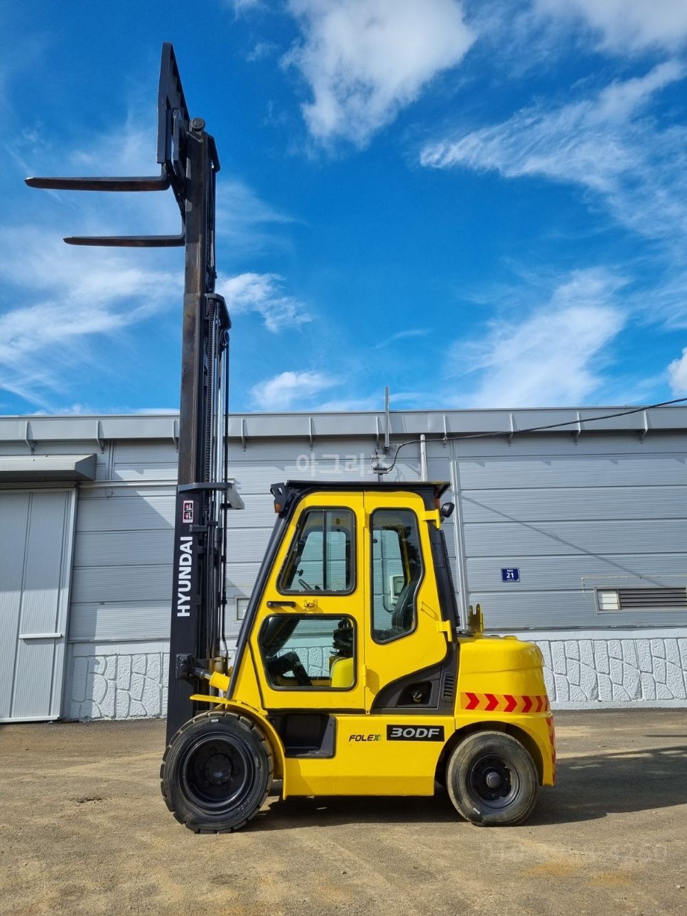 Hyundai Forklift 30DF (2.98톤) 뒤우측면