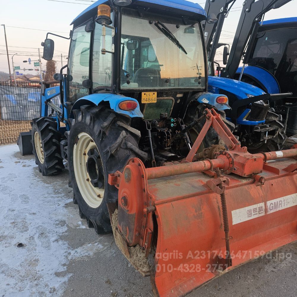 LS 트랙터 U6030 (60마력) 뒤우측면