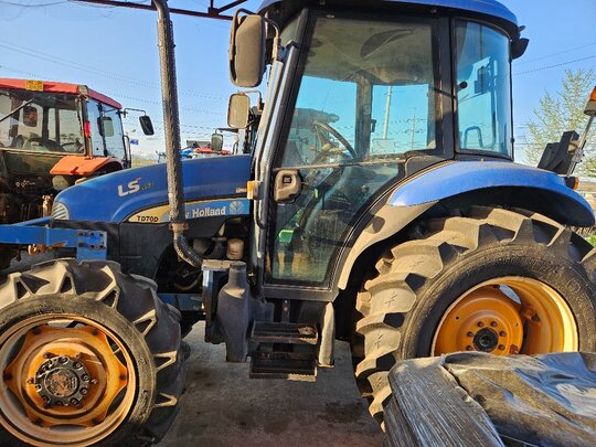 NewHolland Tractor TD70D (70hp)