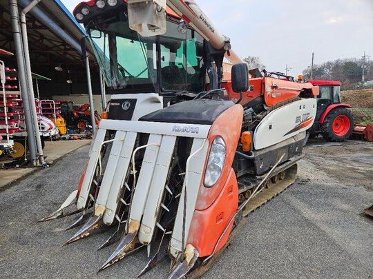 Kubota Combine Harvester ER112 (6Rows)
