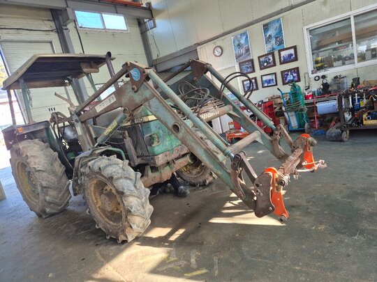 존디어 트랙터 2450 (74마력)