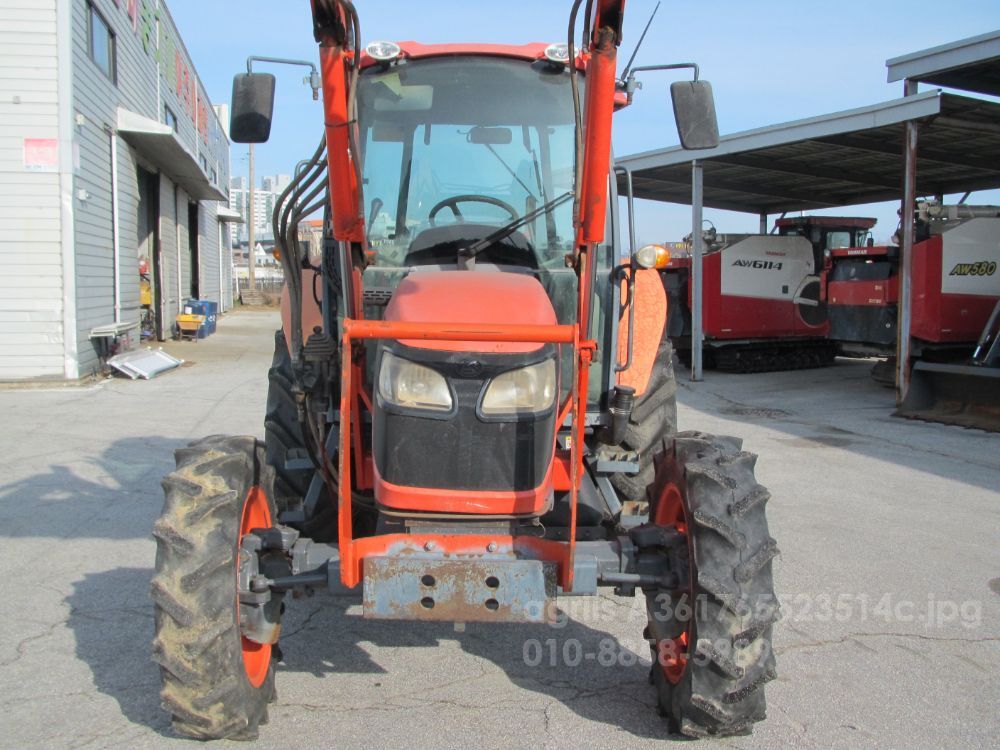 Kubota Tractor M7040 (70hp)