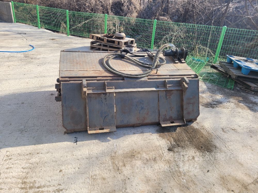 국산 스키드로더용 청소솔 FH125