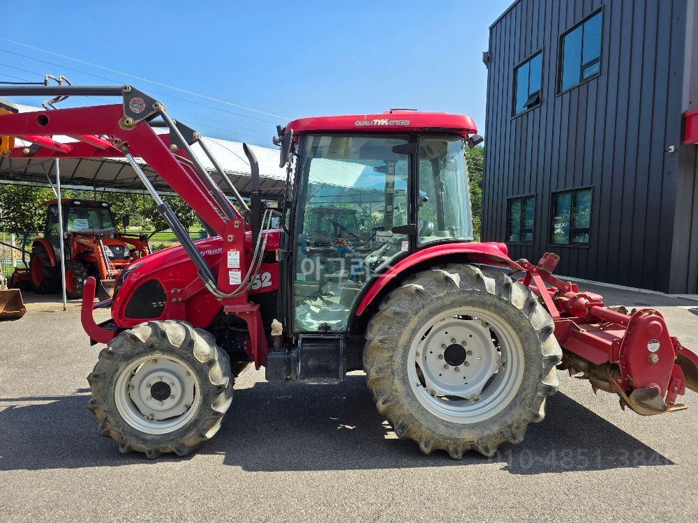 TYM 트랙터 T552 (55마력) 뒤우측면