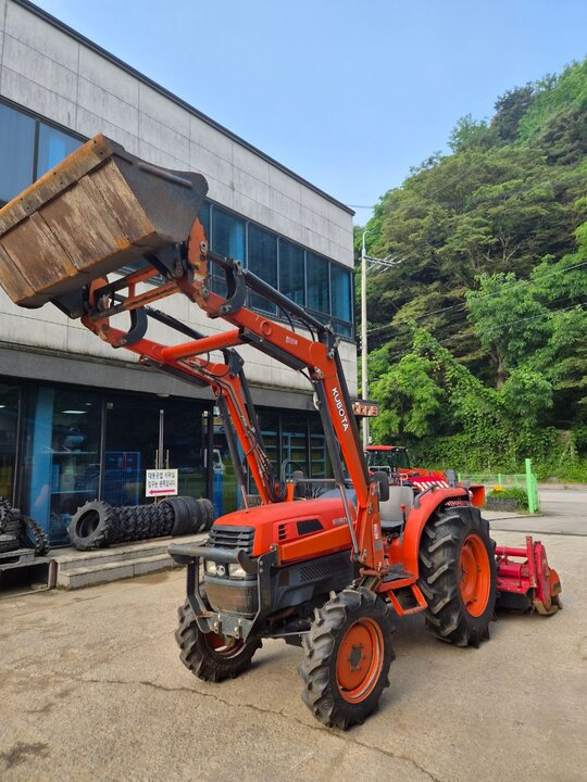 Kubota Tractor L480 (49hp)