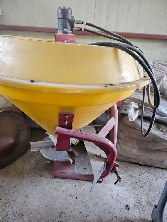  비료살포기 유압식