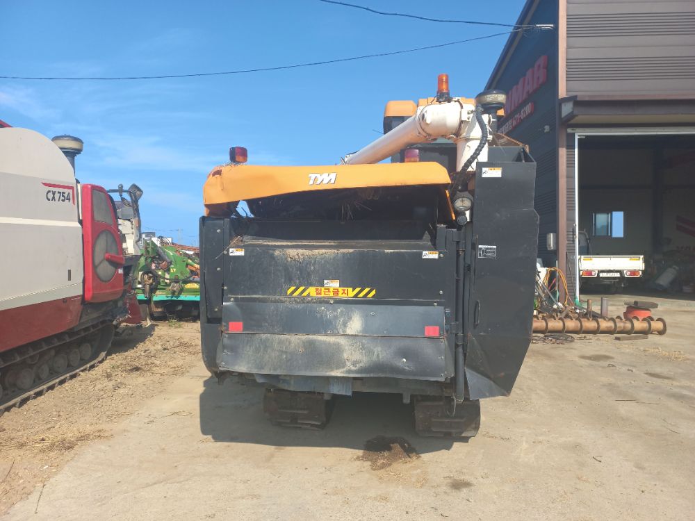 TYM Combine Harvester CX754 (4Rows) 뒤우측면