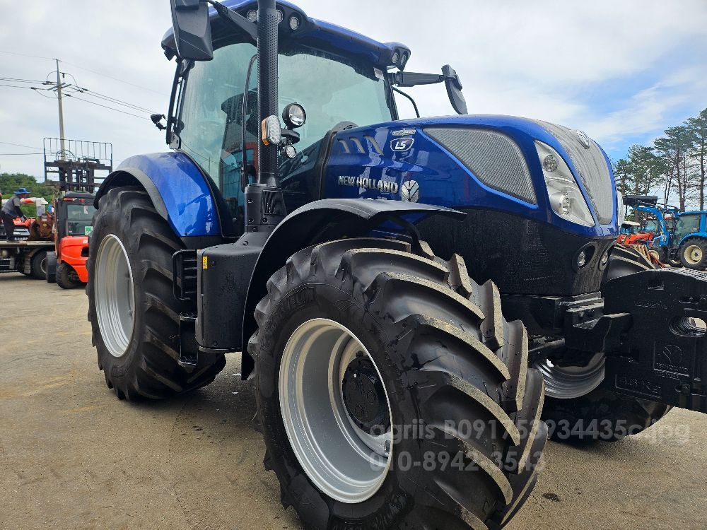 뉴홀랜드 트랙터 T7.210 (210마력)