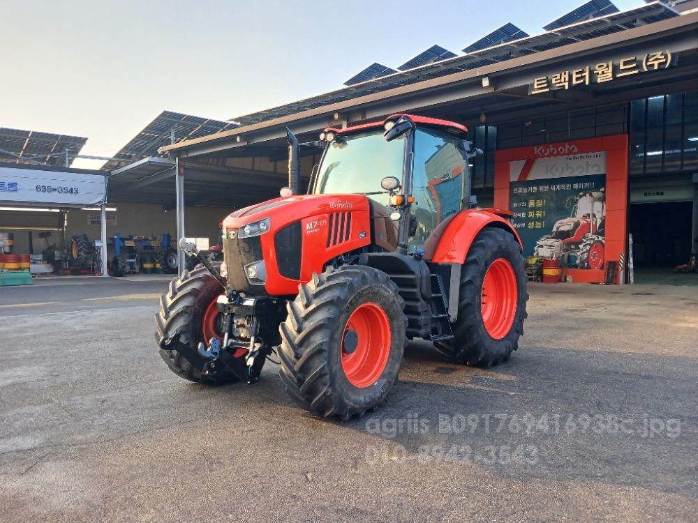 Kubota Tractor M7-171H (175.4hp)