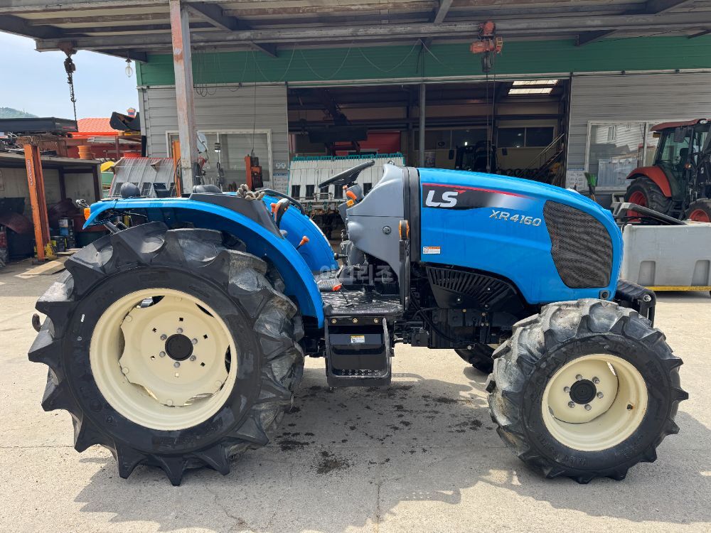 LS 트랙터 XR4160 (58.9마력)