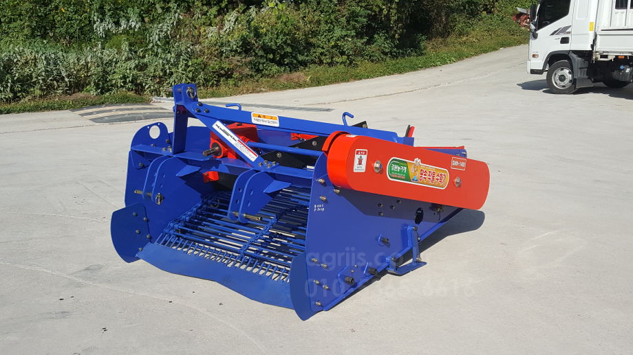  감자.인삼.더덕.땅속작물 수확기 GWN-1400M 