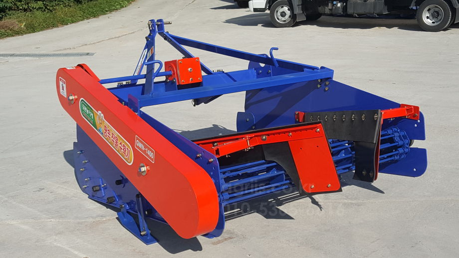  감자.인삼.더덕.땅속작물 수확기 GWN-1400M  뒤우측면