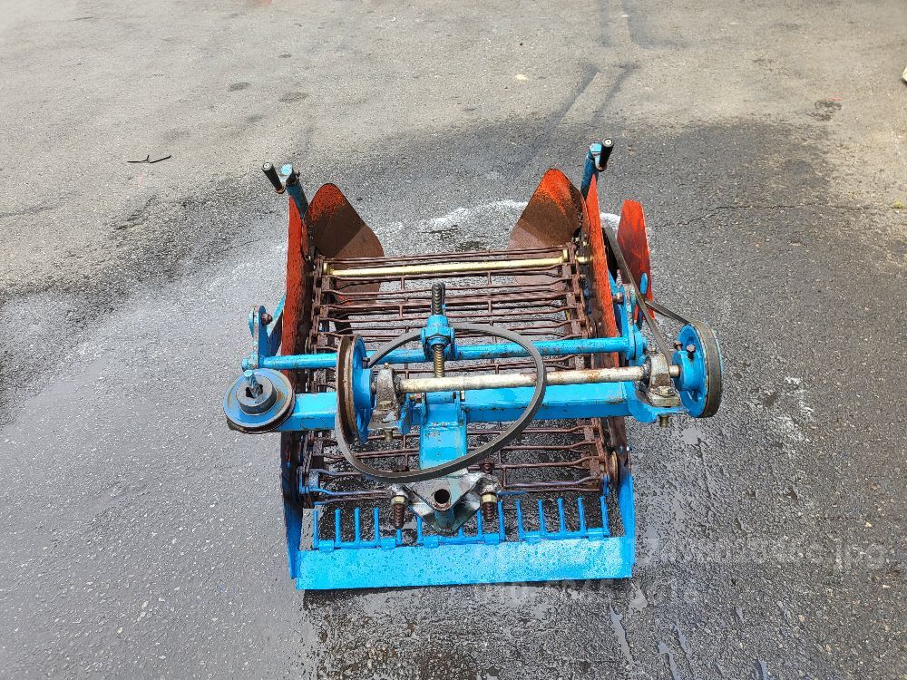  경운기용 감자수확기 경운기용 감자수확기 