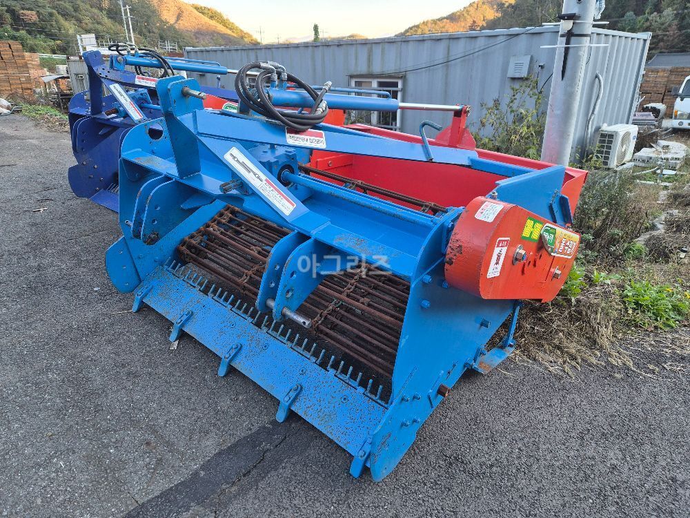  돌수집기 돌수집기 1600T  뒤우측면