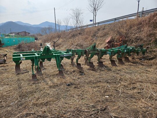 Sewoong Plow 4대 있습니다  앞좌측면