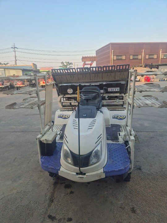 LS Rice transplanter LE60U (6Rows)