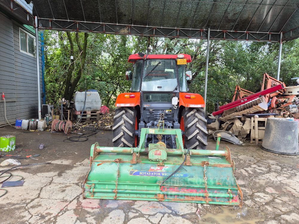 구보다 트랙터 M7040 (70마력) 뒤우측면