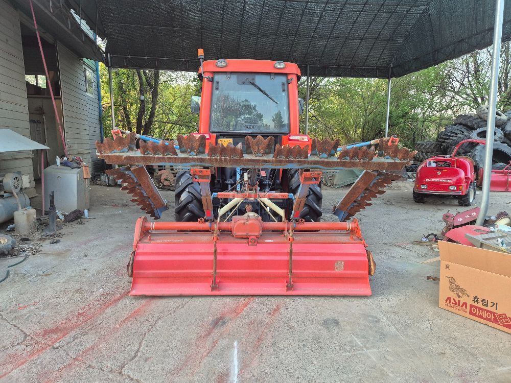 대동 트랙터 PX800 (80마력) 뒤우측면